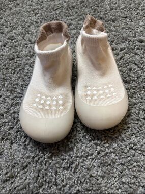 Kids Slip-On Sock Shoes in Cream and Tan